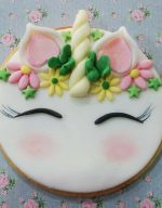 Pastís infantil en forma d'unicorni